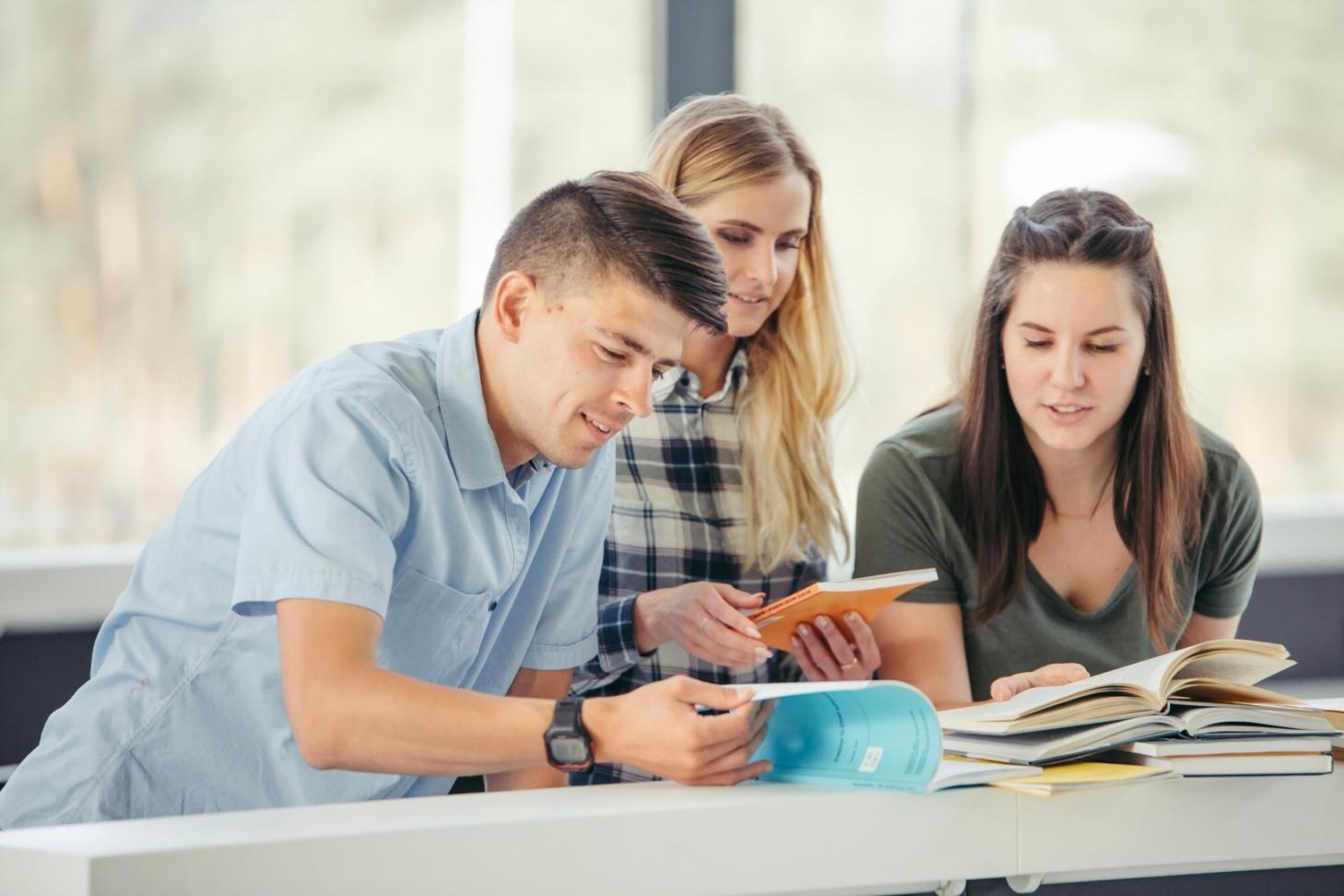 Professionelle Finanzberatung und Trendanalyse bei himenqoalry